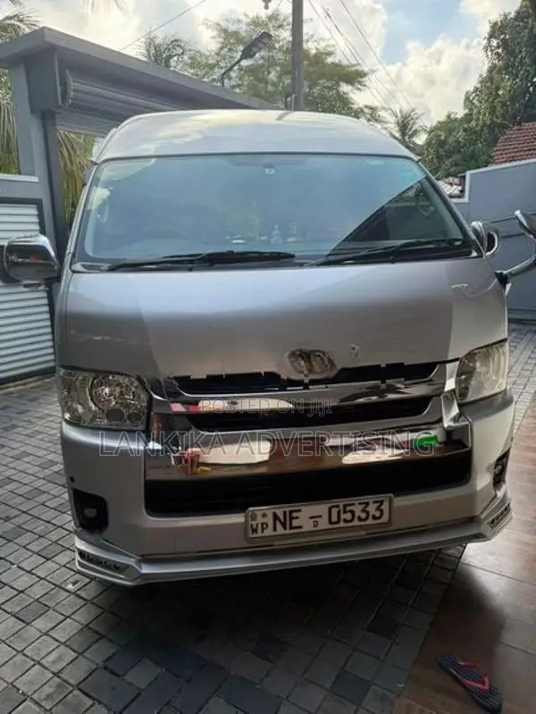 Toyota KDH HIROOF 223 2017