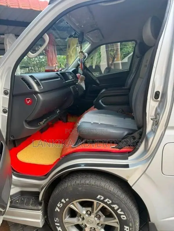 Toyota KDH HIROOF 223 2017