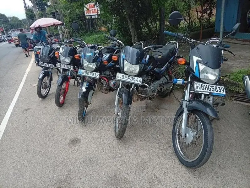 Bajaj CT100 2016