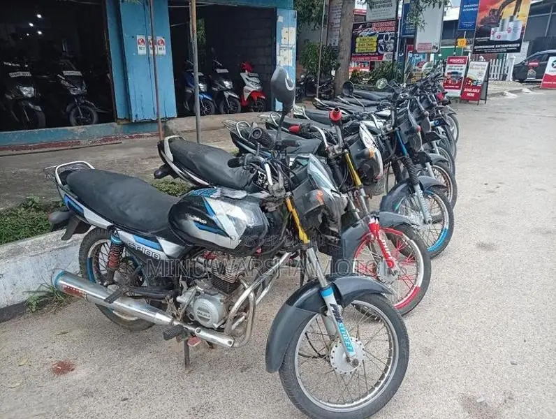 Bajaj CT100 2016