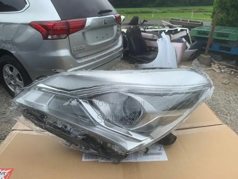 Toyota KSP130 Vitz Head Light (52-303)