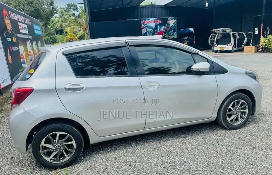 Toyota Vitz 2016