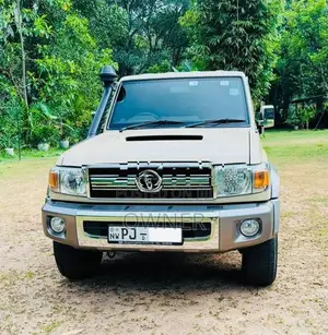 Toyota Land Cruiser Sahara V8 79 Series Cab 2018