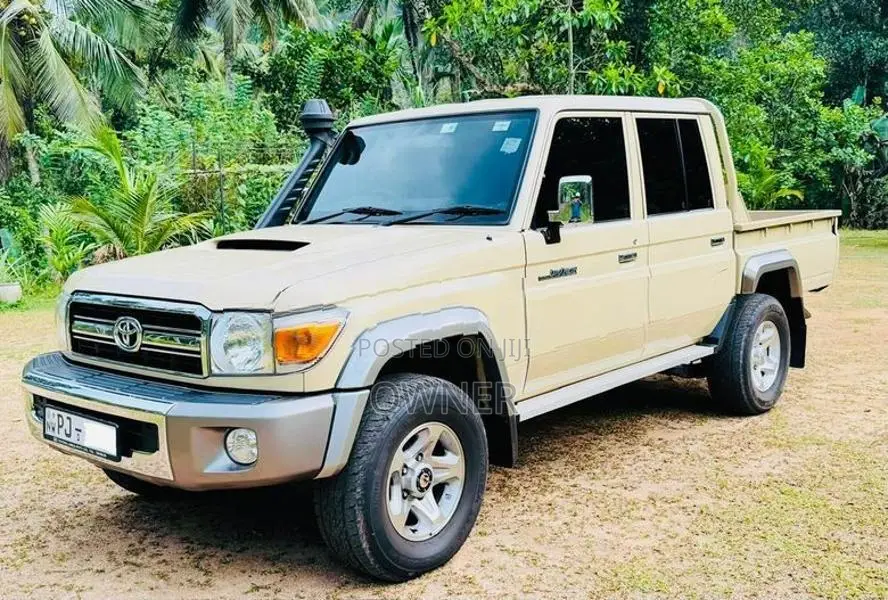 Toyota Land Cruiser Sahara V8 79 Series Cab 2018