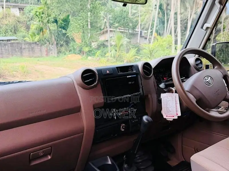 Toyota Land Cruiser Sahara V8 79 Series Cab 2018
