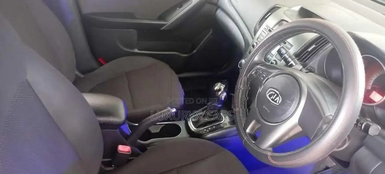 Kia Cerato full option 2011