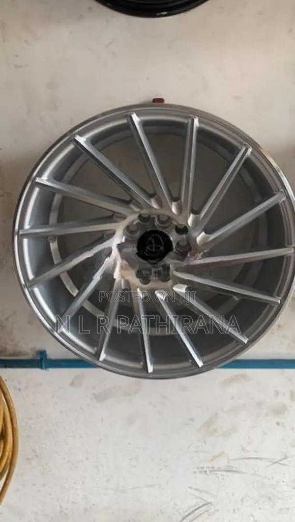17 inches 5 Hold alloy wheels
