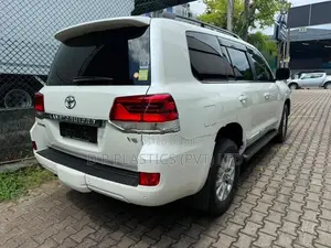 Toyota Land Cruiser Sahara V8 2018
