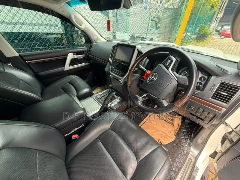 Toyota Land Cruiser Sahara V8 2018
