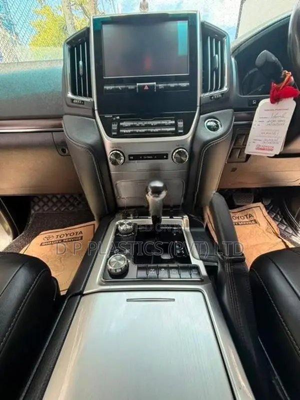 Toyota Land Cruiser Sahara V8 2018