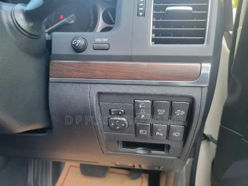 Toyota Land Cruiser Sahara V8 2018