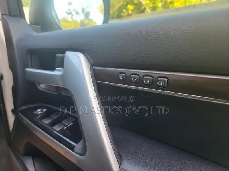 Toyota Land Cruiser Sahara V8 2018