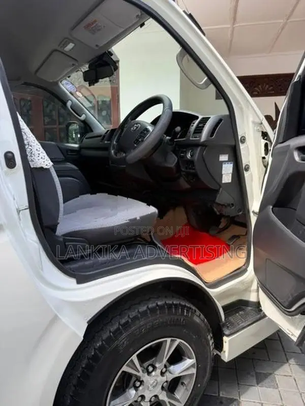 Toyota GDH HIGH ROOF 2023