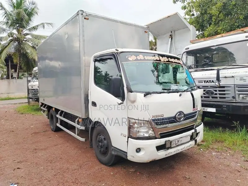 Hino Dutro WU710 14.5 FT DUNU 2016