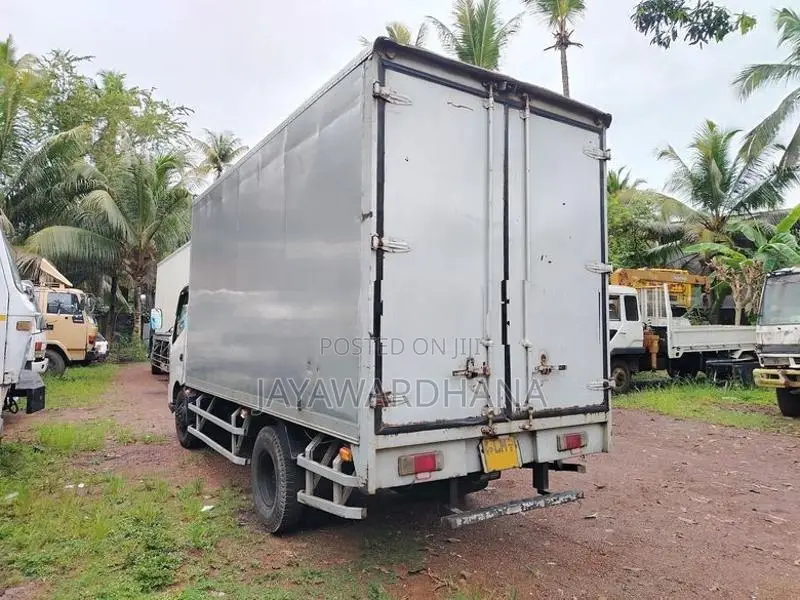 Hino Dutro WU710 14.5 FT DUNU 2016