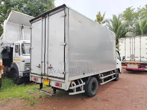 Hino Dutro WU710 14.5 FT DUNU 2016