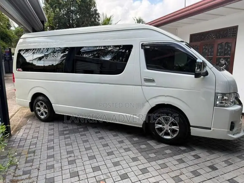 Toyota GDH HIGH ROOF 2023