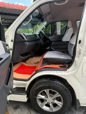 Toyota GDH HIGH ROOF 2023