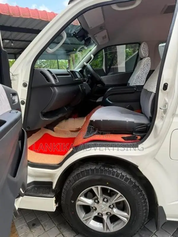 Toyota GDH HIGH ROOF 2023