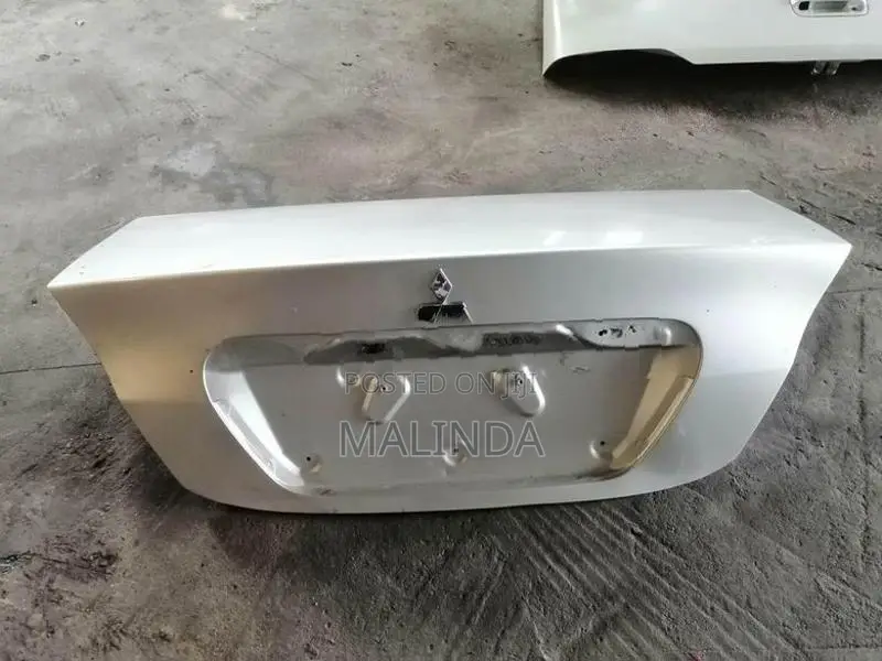 Mitsubishi Lancer (CS1) Dicky Door - Reconditioned