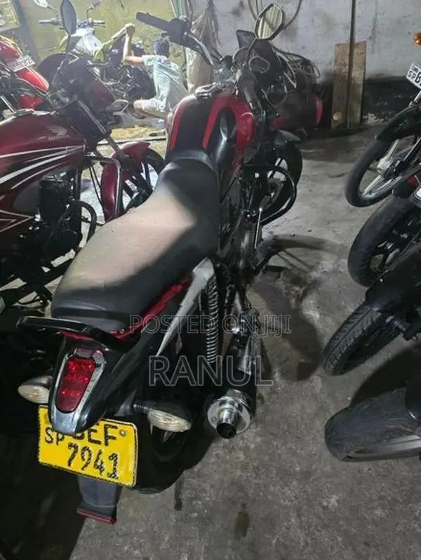 Bajaj V12 2016
