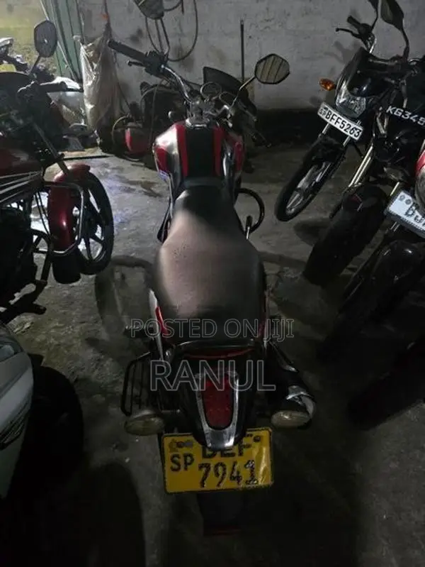 Bajaj V12 2016
