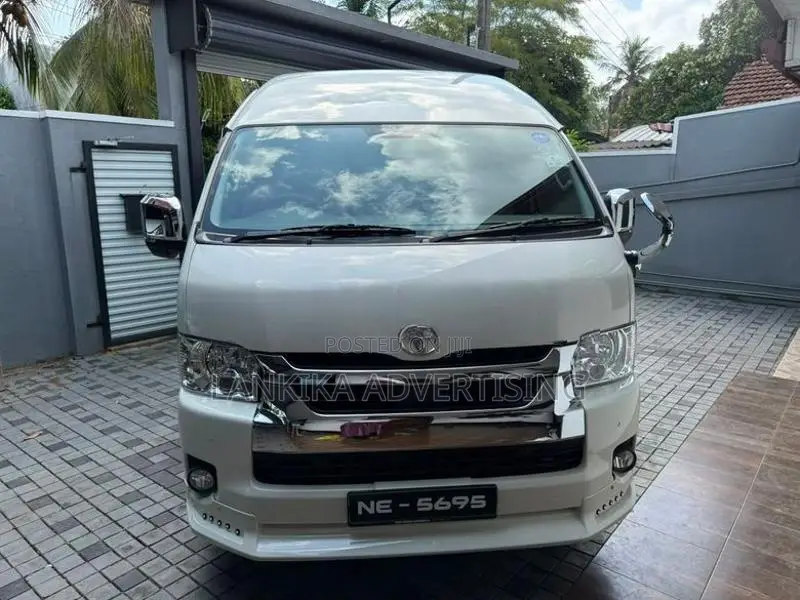 Toyota GDH HIGH ROOF 2023