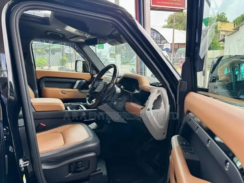 Land Rover Defender P300 UK Petrol B/NEW 2025