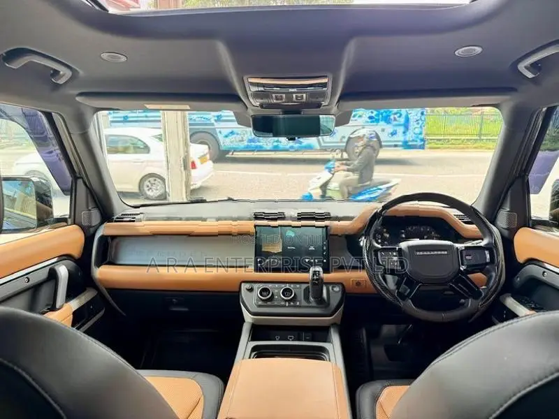 Land Rover Defender P300 UK Petrol B/NEW 2025