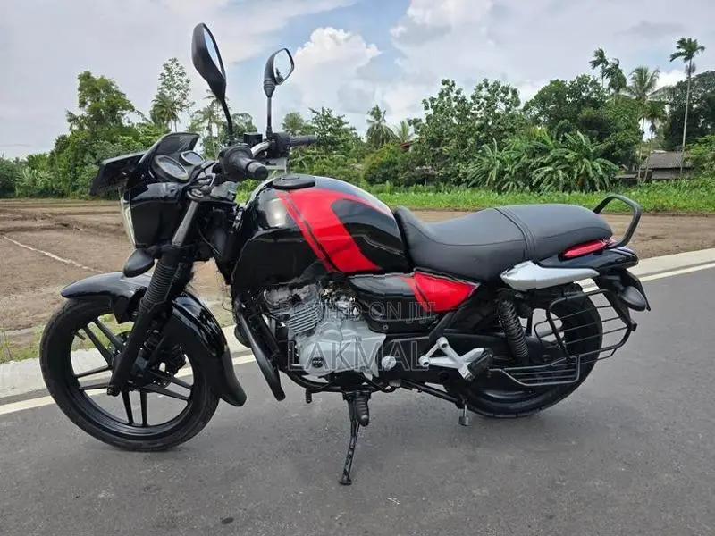 Bajaj V15 2016