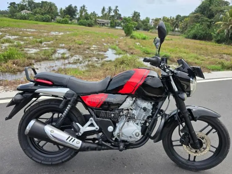 Bajaj V15 2016
