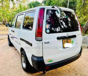 Toyota Noah CR 1999