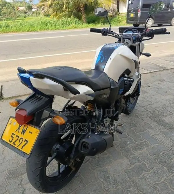 Yamaha FZ S 2013