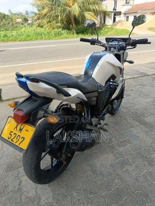 Yamaha FZ S 2013