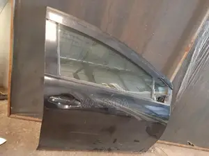 Toyota Aqua NHP10 RH Front Door - Reconditioned