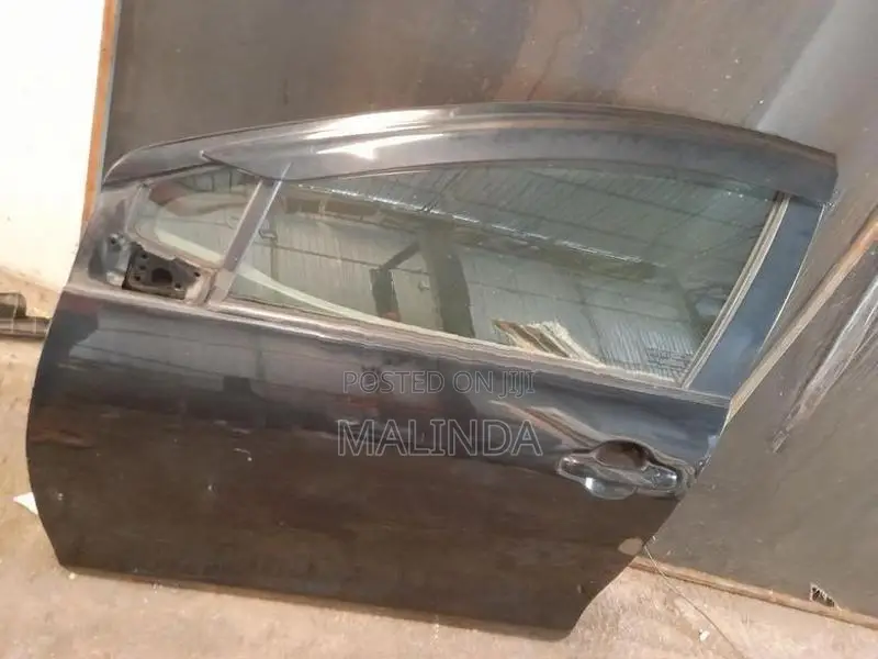 Toyota Aqua (NHP10) LH Front Door - Reconditioned