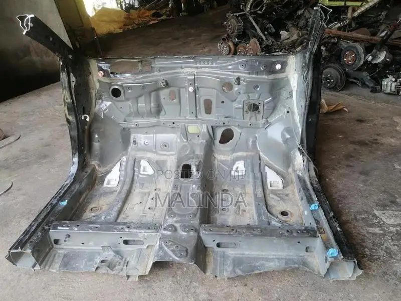 Toyota Aqua (NHP10) Half Face Cut - Reconditioned