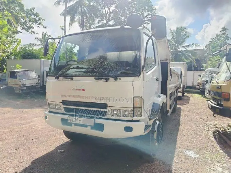 Mitsubishi Fuso 23ft HALF BODY 6D16 2016