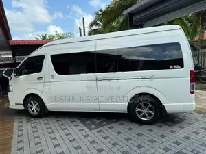 Toyota GDH HIGH ROOF 2023