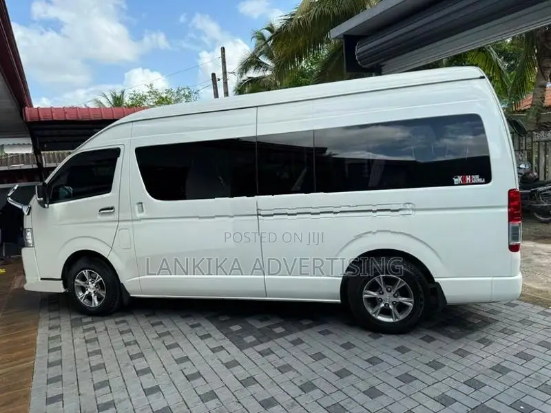 Toyota GDH HIGH ROOF 2023