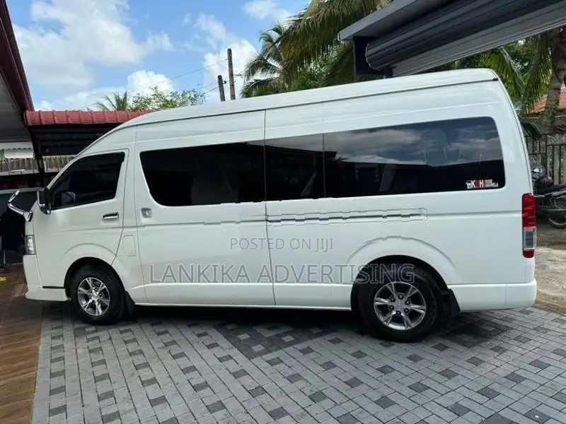 Toyota GDH HIGH ROOF 2023