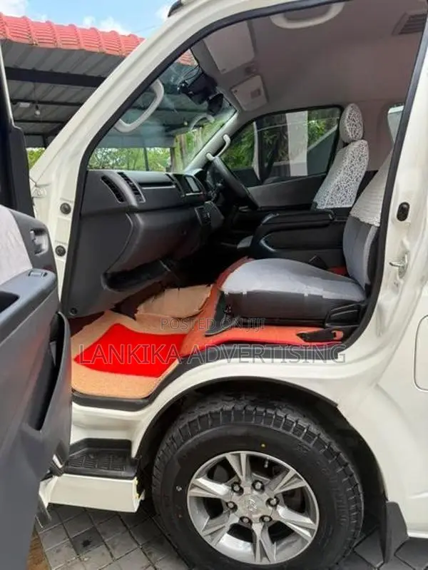 Toyota GDH HIGH ROOF 2023