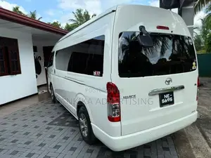 Toyota GDH HIGH ROOF 2023