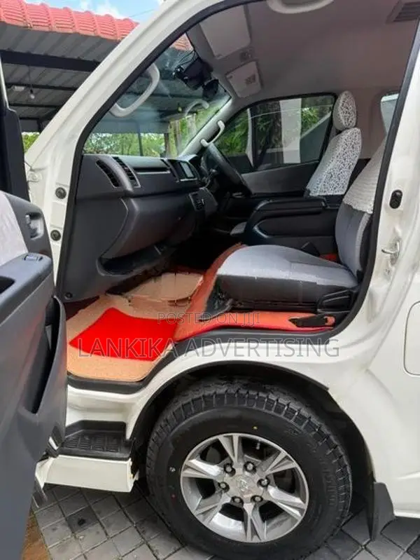Toyota GDH HIGH ROOF 2023