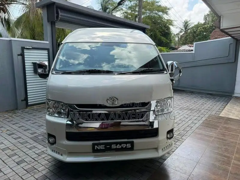 Toyota GDH HIGH ROOF 2023