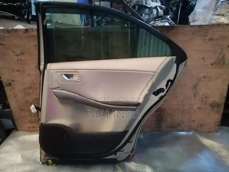 Toyota Sai (AZK10) RH Rear Door - Reconditioned