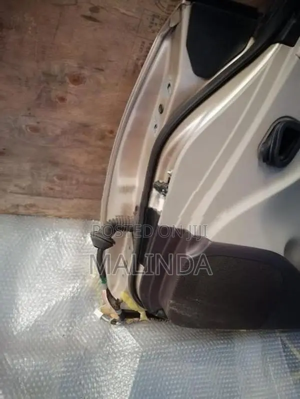 Toyota Sai (AZK10) RH Front Door - Reconditioned