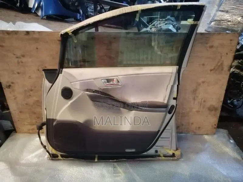 Toyota Sai (AZK10) RH Front Door - Reconditioned