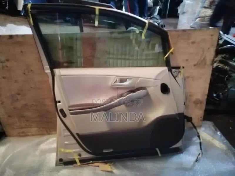 Toyota Sai (AZK10) LH Front Door - Reconditioned