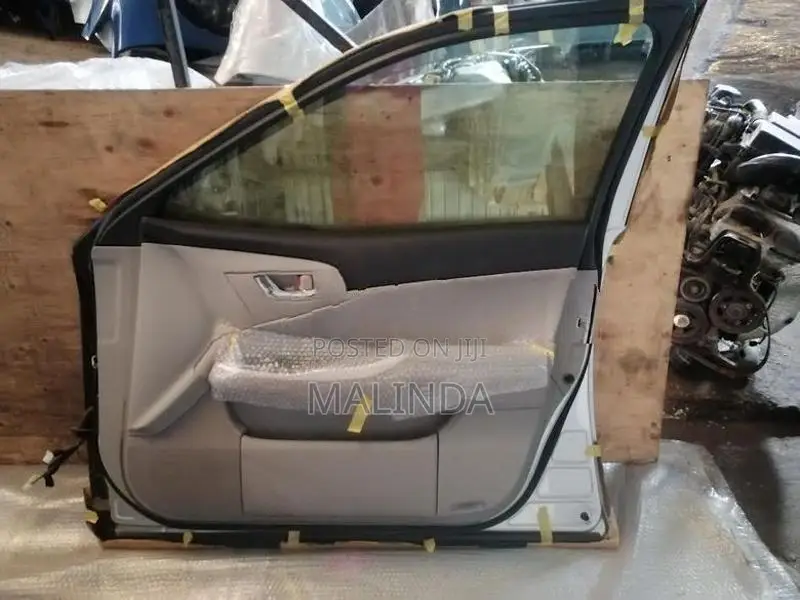 Toyota Crown (GWS204) RH Front Door - Reconditioned